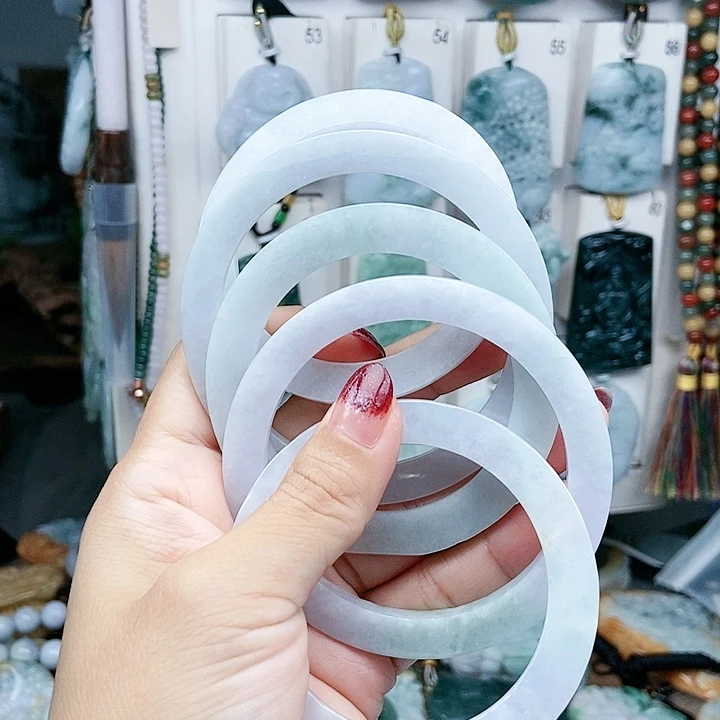 颈饰足铂镶嵌翡翠翡翠