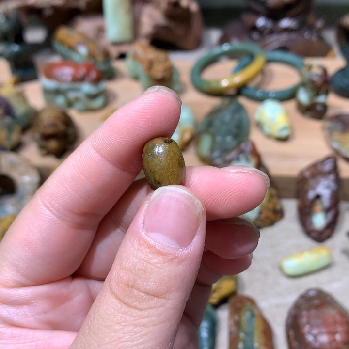 未镶嵌岫岩河磨玉（透闪石质玉）挂件t****g