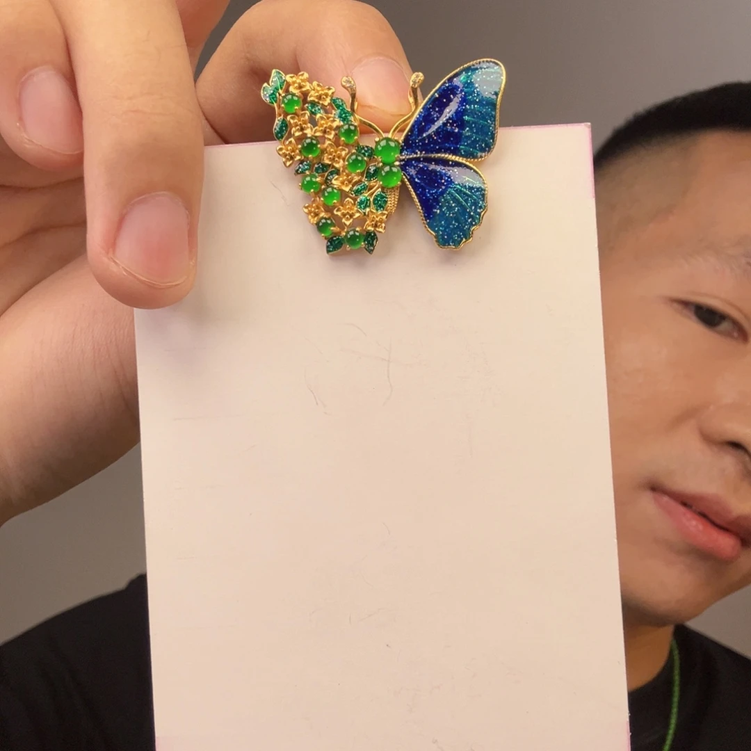 未镶嵌挂件翡翠一件