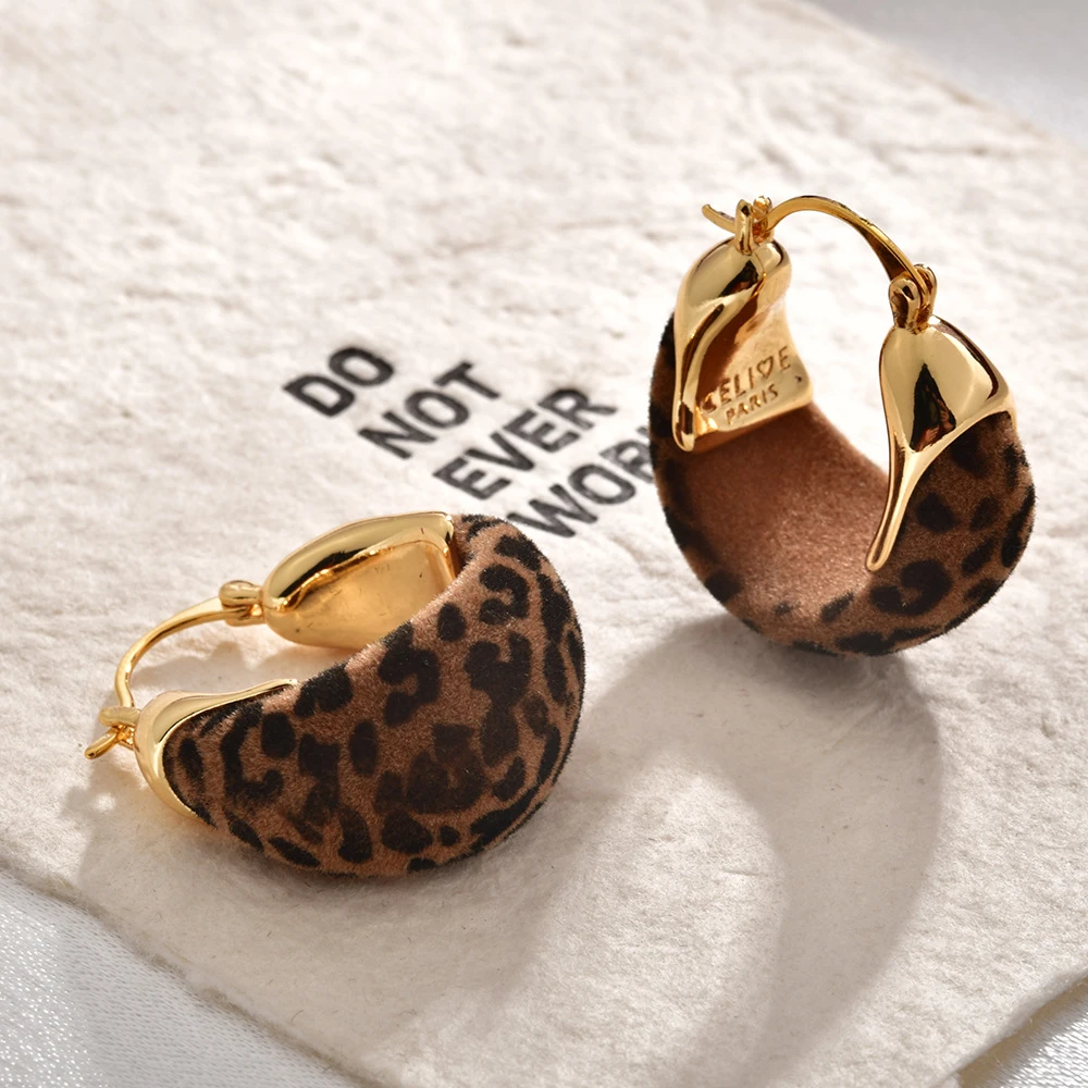 铜合金布艺耳饰 秋冬耳扣复古美拉德豹纹绒面耳钉法式轻奢耳饰