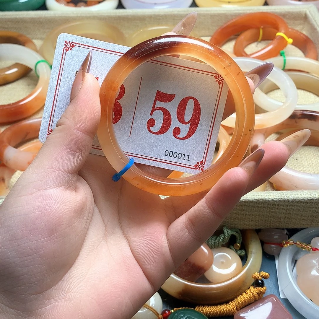 未镶嵌石英质玉（黄龙玉）手镯