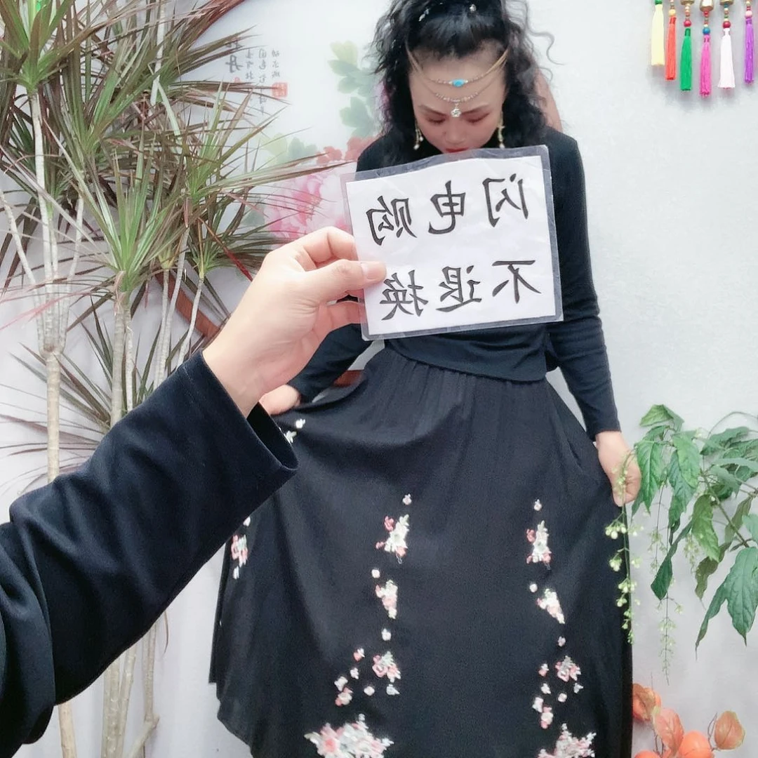 锦纶闪150斤以内半身裙