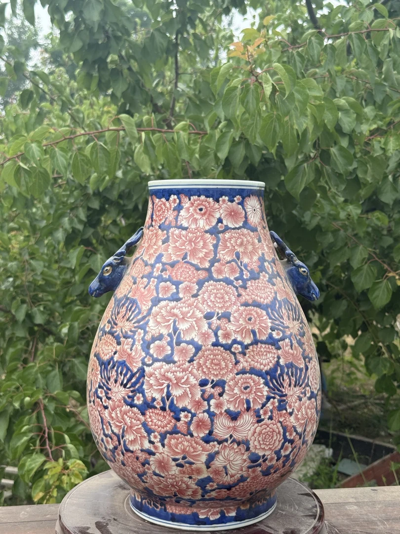 青花釉里红牡丹花纹鹿头尊