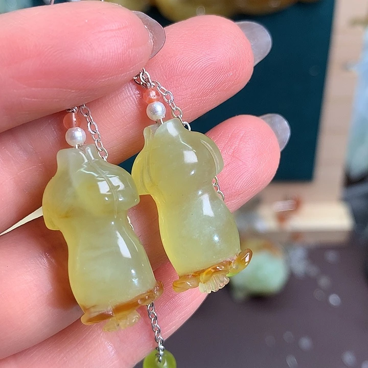 未镶嵌蛇纹石玉耳饰