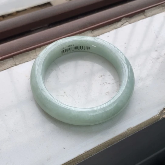 翡翠手镯未镶嵌翡翠手镯