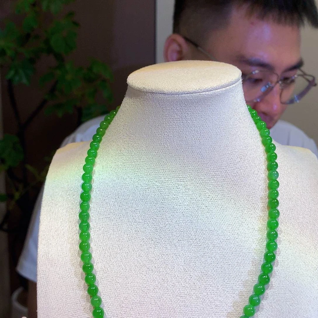 颈饰18K金镶嵌和田玉（碧玉）卡6苹果绿