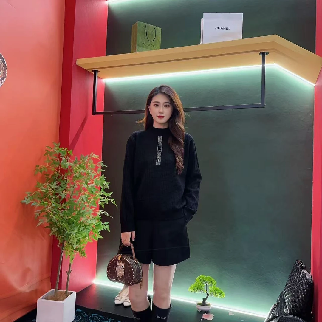 2853多金大码黑色气质减龄上衣早秋季长袖女装设计女