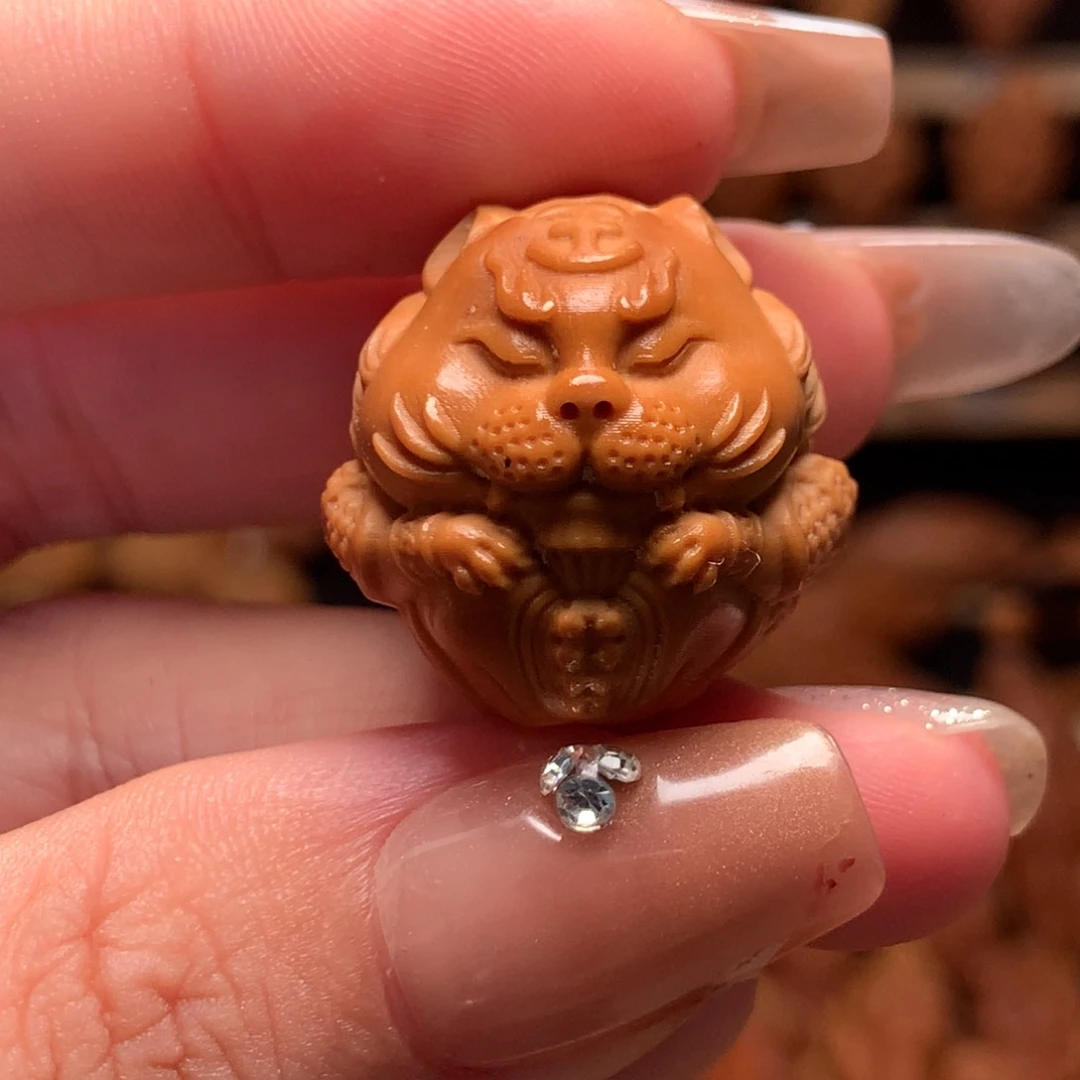 橄榄核把件大老虎