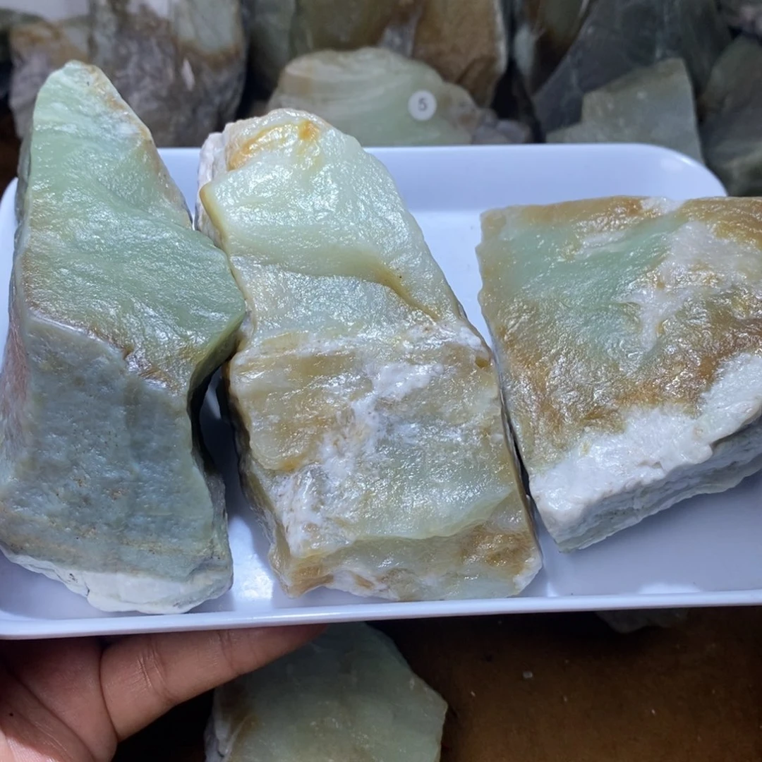 和田玉未镶嵌珠宝半成品寅****钥