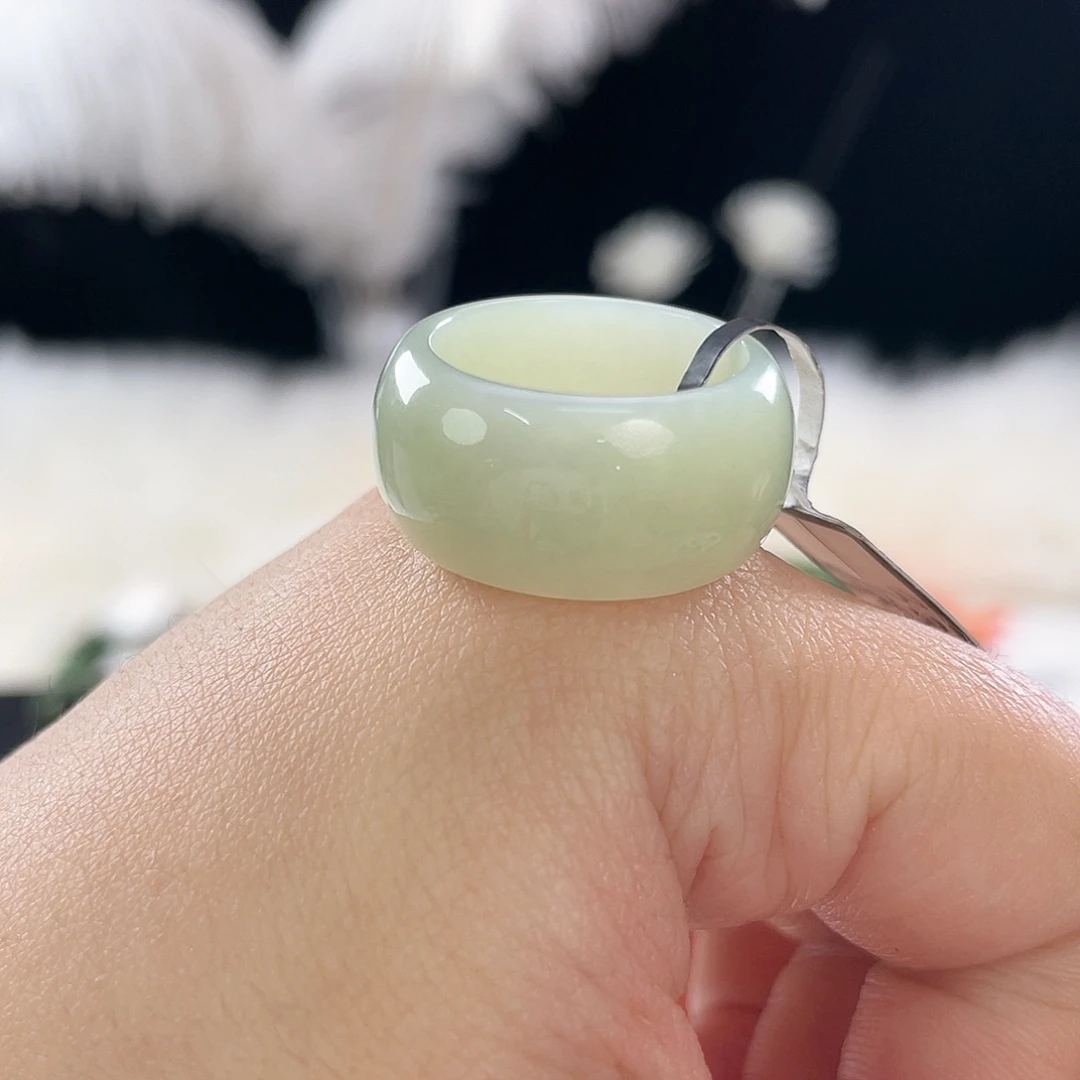 和田玉未镶嵌戒指l112。奶蓝轮胎。18.5。不退换