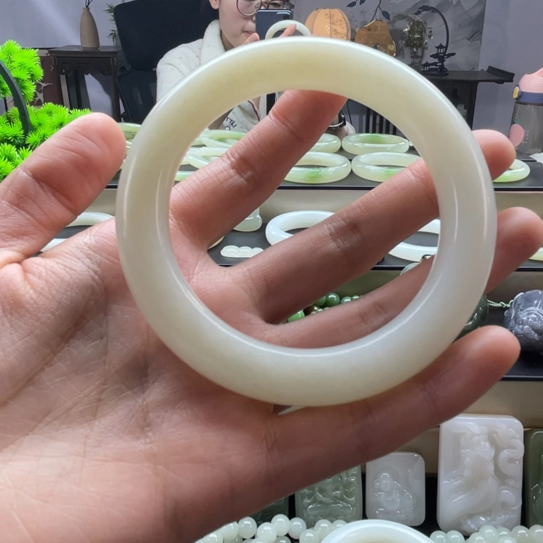 和田玉未镶嵌手镯俄料白玉60