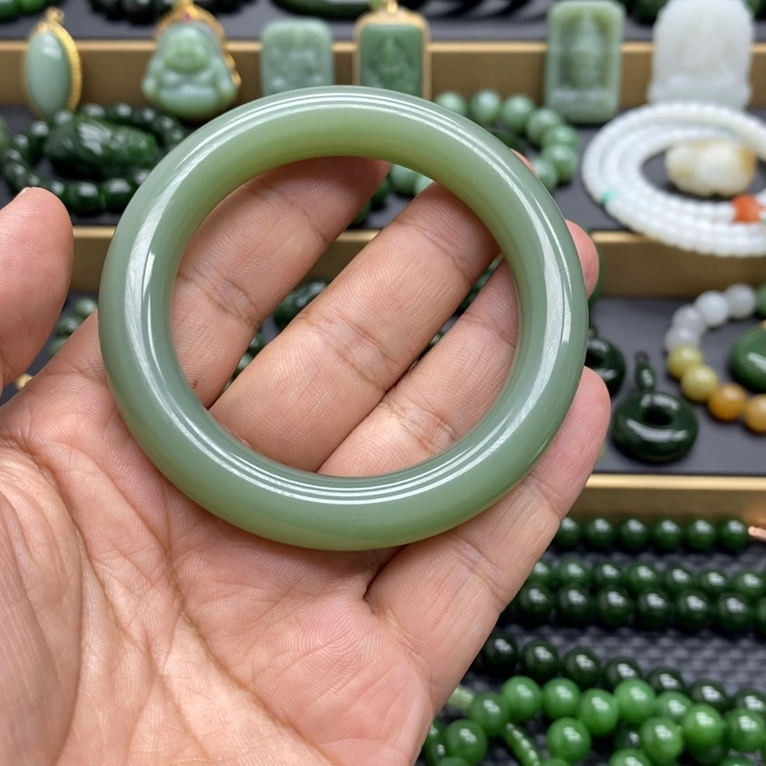 禅***净和田玉（碧玉）未镶嵌手镯