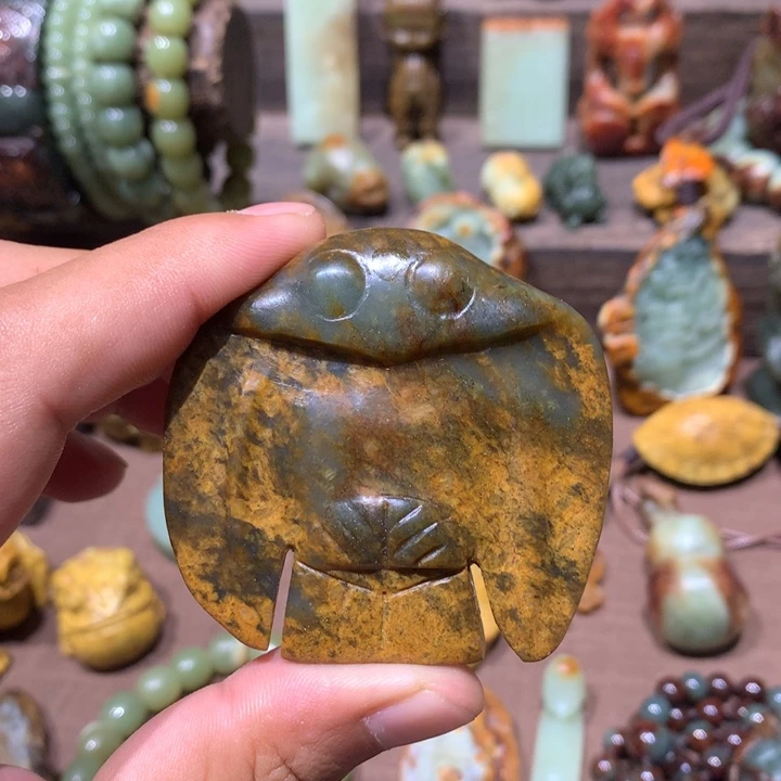 岫岩河磨玉（透闪石质玉）未镶嵌把件