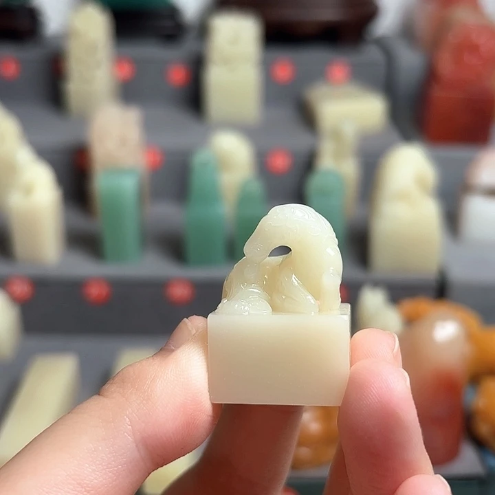 昌化石印石寿山老性芙蓉马钮