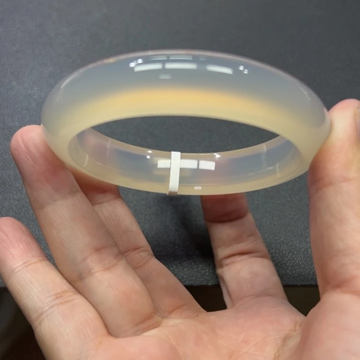 吐***O玛瑙/玉髓手镯未镶嵌