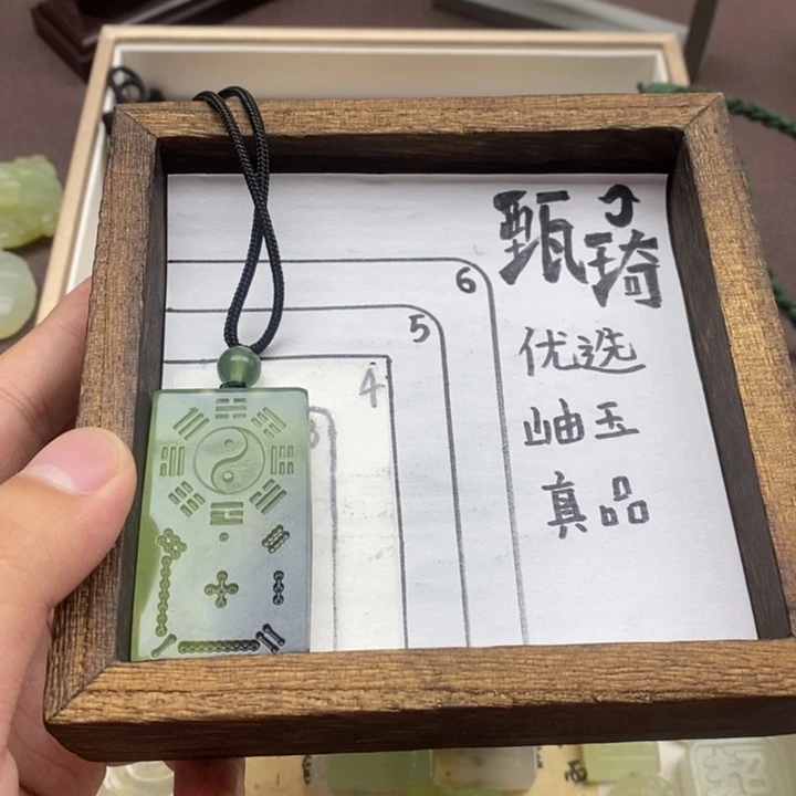 未镶嵌蛇纹石玉颈饰易*