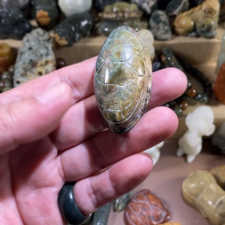 透闪石质玉未镶嵌挂件