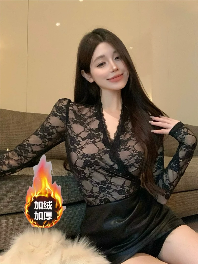 【0289】 V领蕾丝衫女秋冬加绒御姐轻熟风性感辣妹纯欲修身内搭上衣