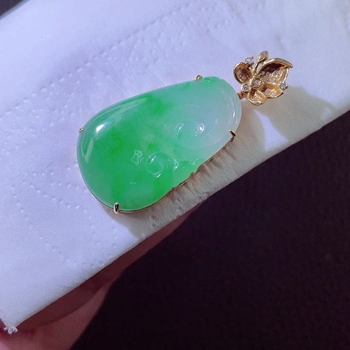 翡翠18K金镶嵌颈饰翡翠