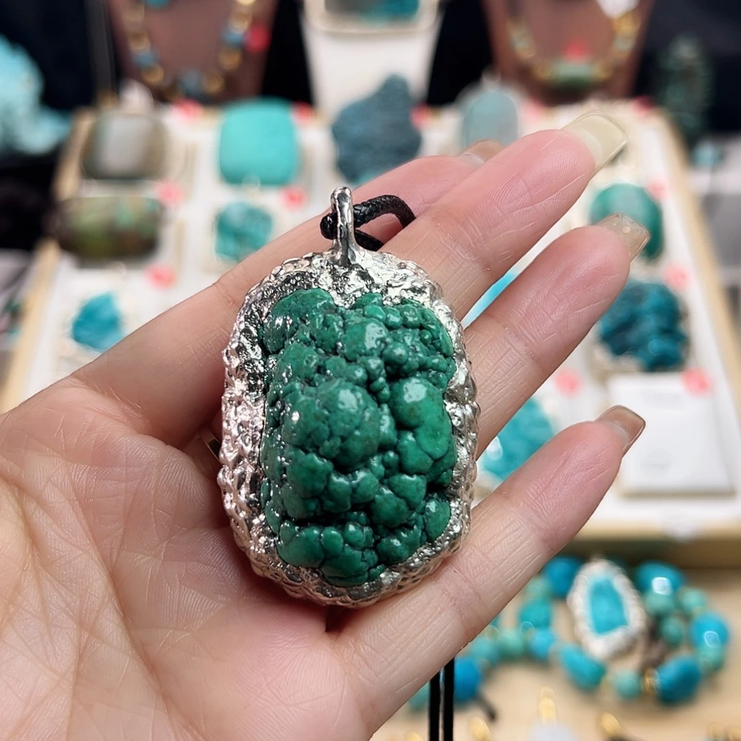 绿松石未镶嵌颈饰