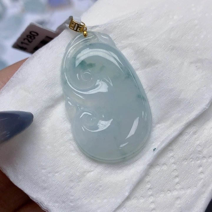 翡翠18K金镶嵌颈饰缅甸翡翠