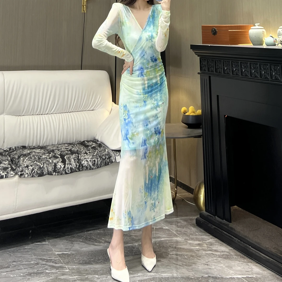 气质女人味轻奢V领长袖云窗月户显瘦修身包身时尚百搭鱼尾连衣裙