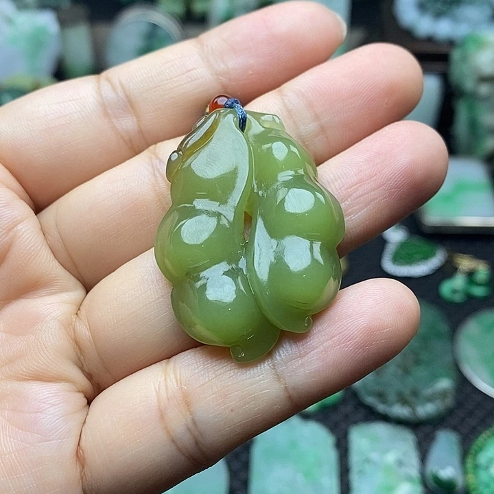 和田玉（糖玉）未镶嵌颈饰新疆和田玉挂件
