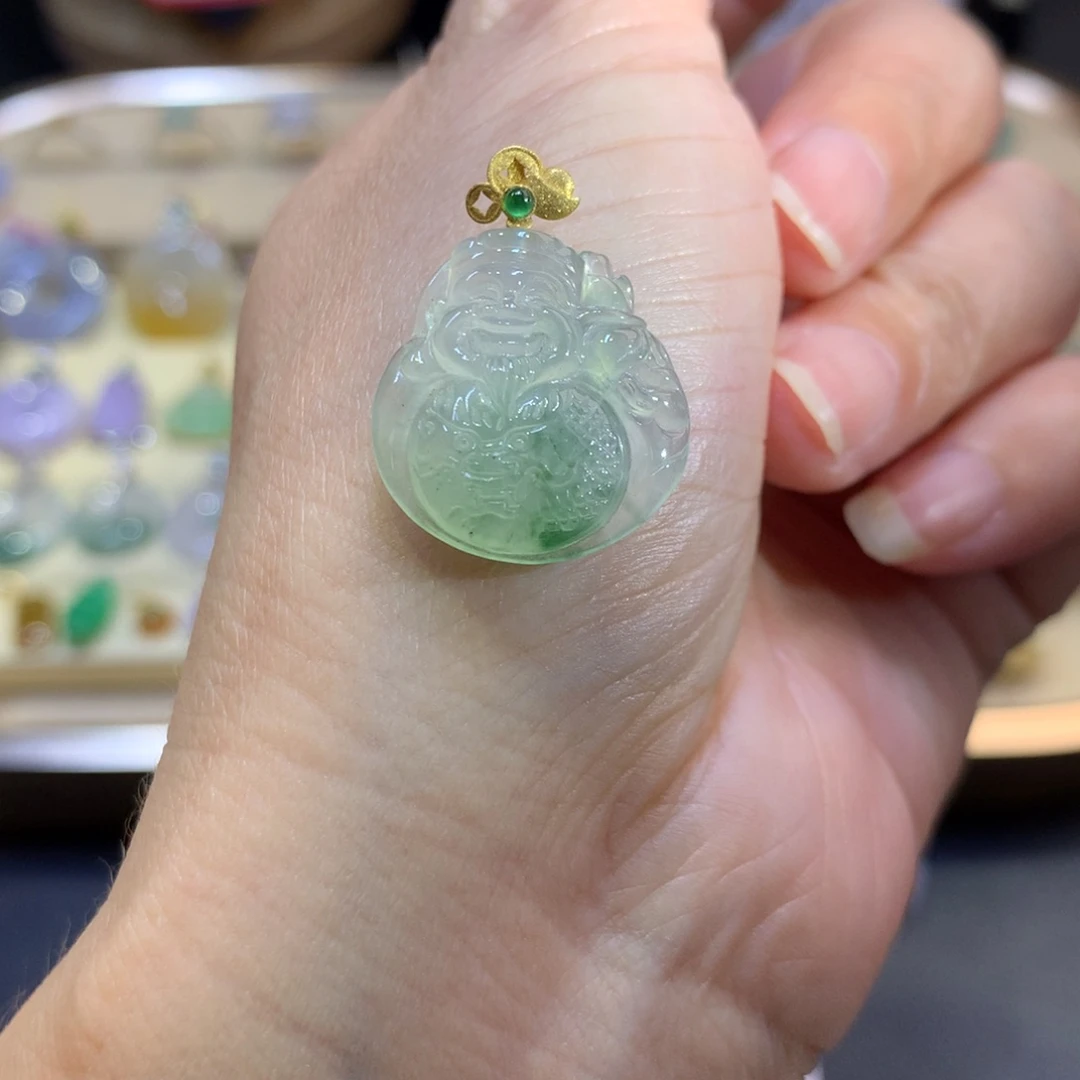翡翠18K金镶嵌颈饰