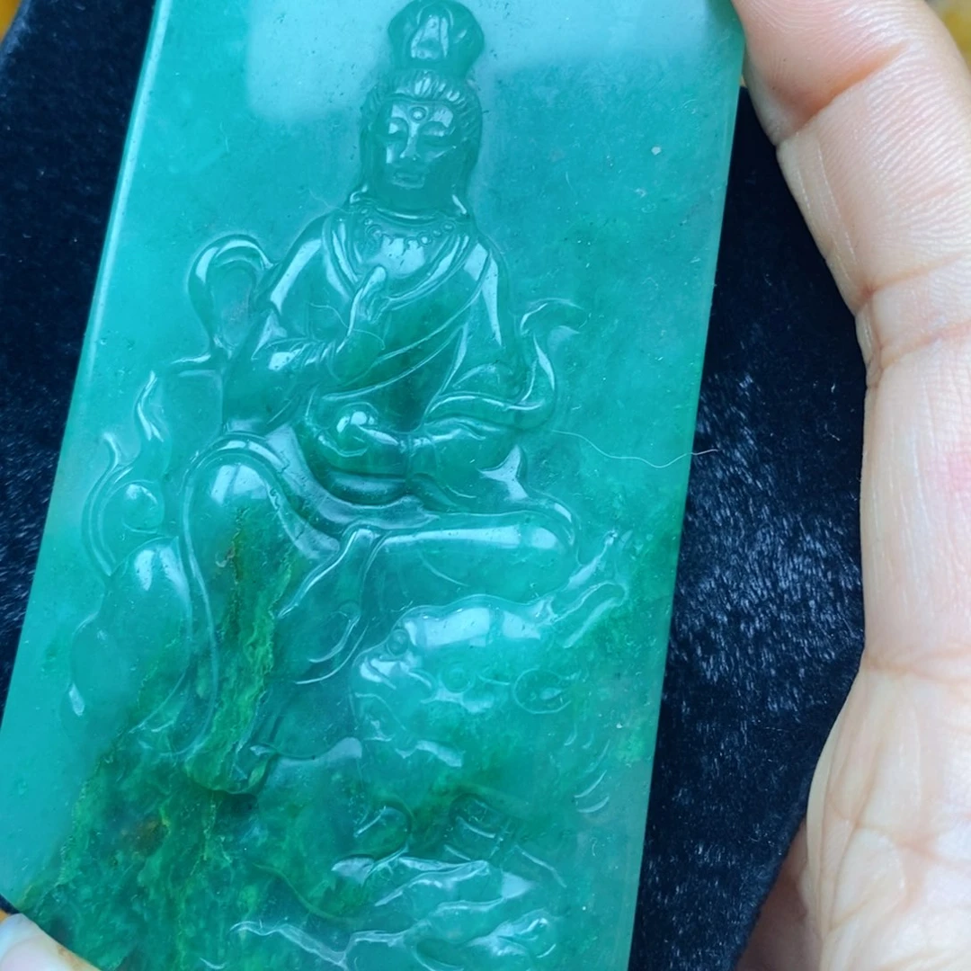 未镶嵌石英质玉（黄龙玉）颈饰