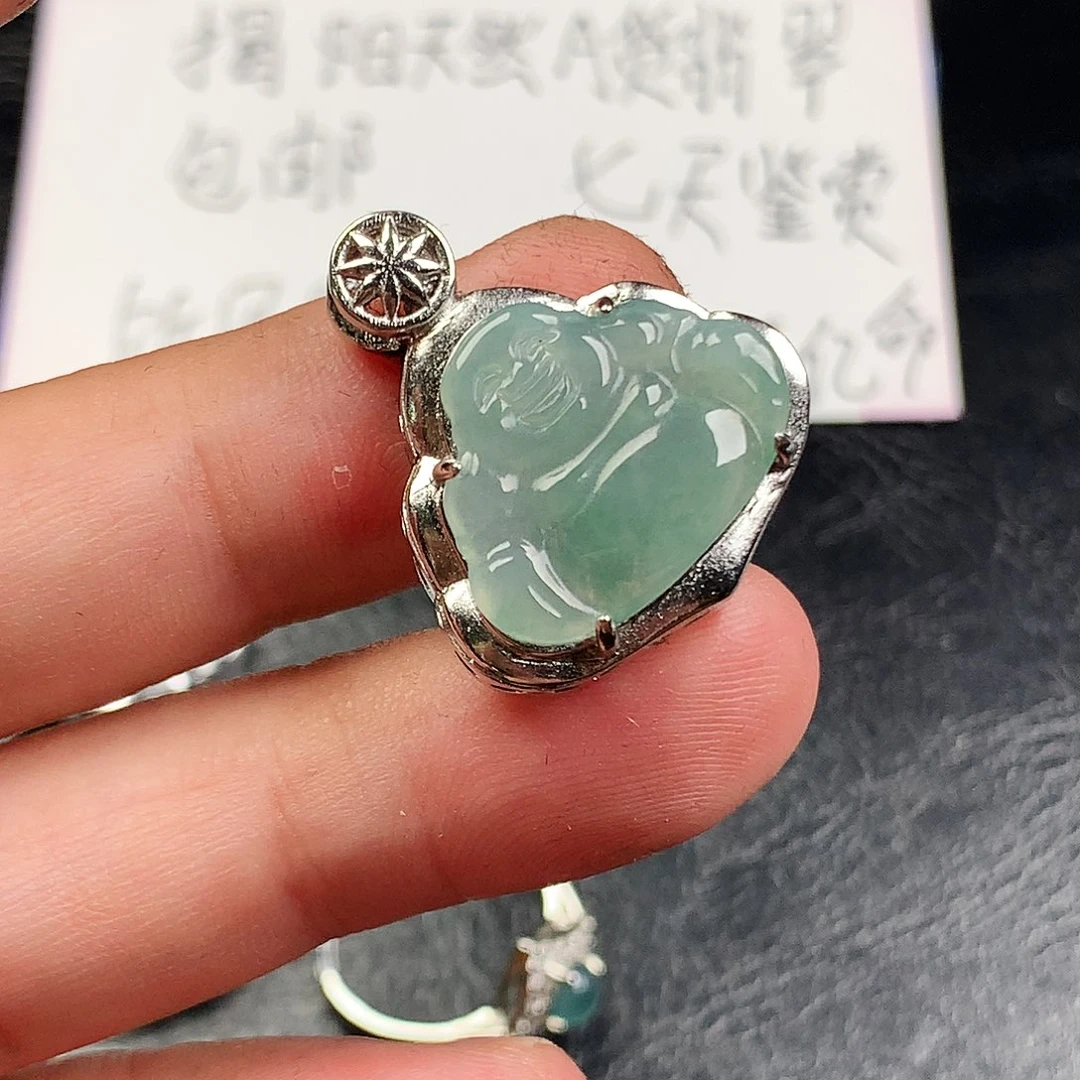 翡翠未镶嵌颈饰佛公