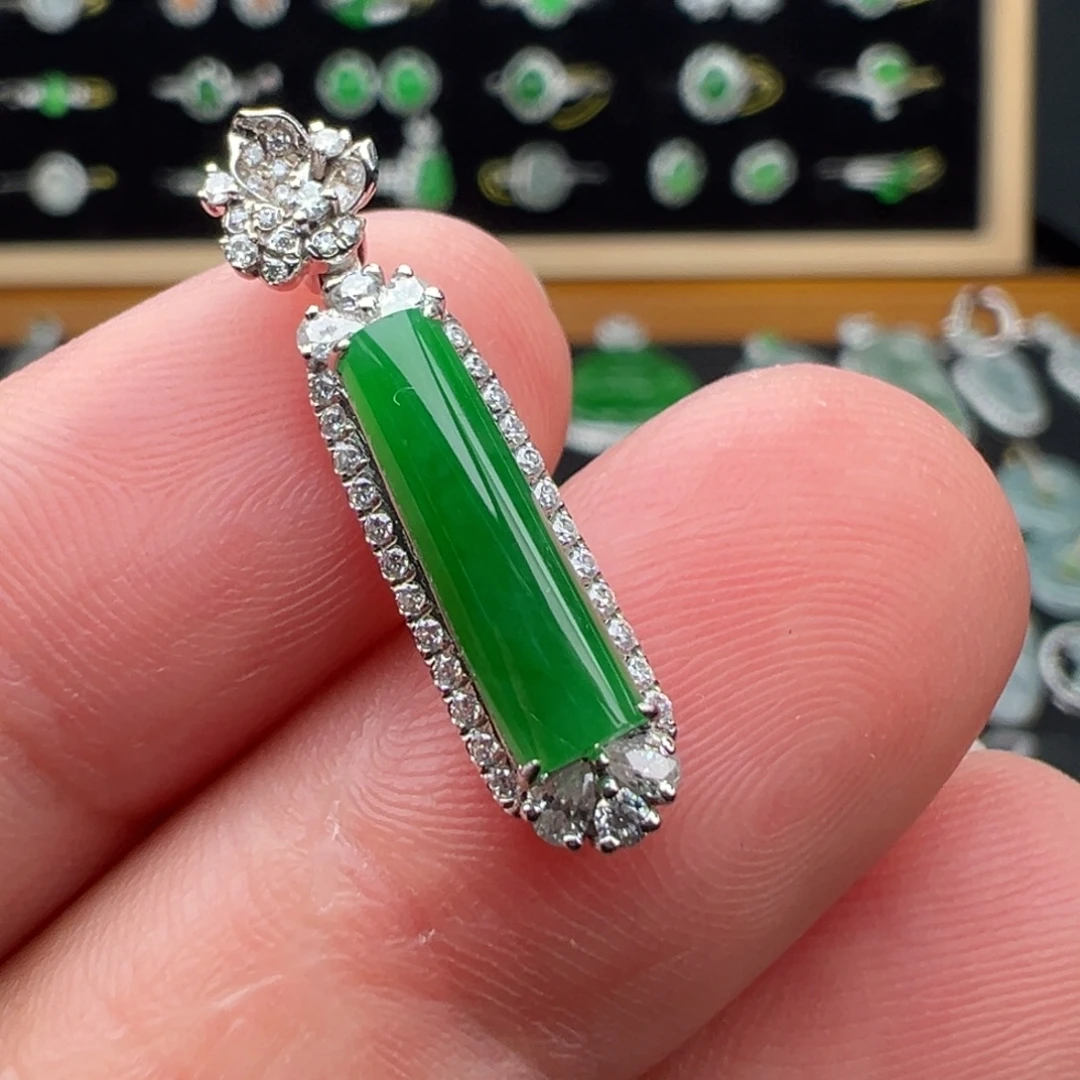 翡翠18K金镶嵌颈饰裸石13.5