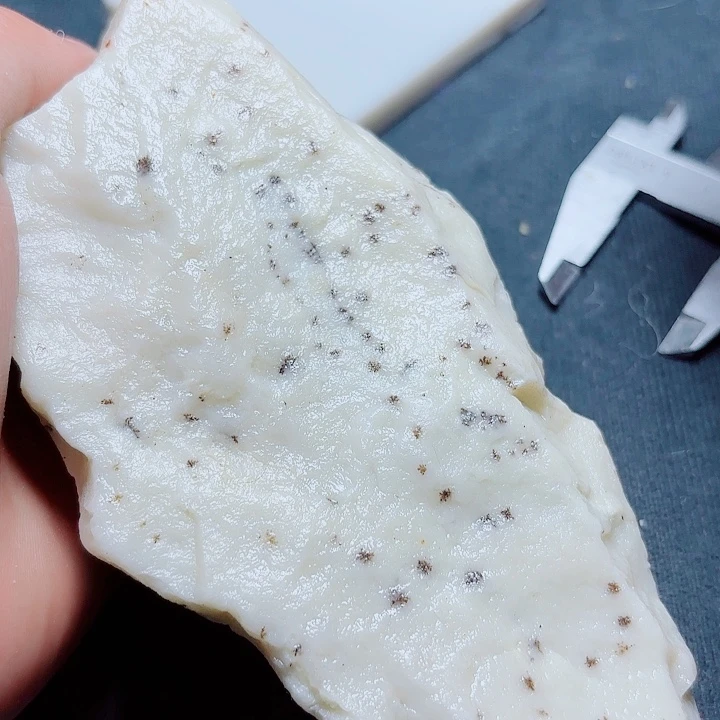 未镶嵌和田玉（糖玉）珠宝奇石