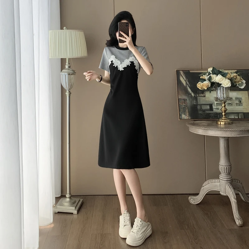黑灰拼色休闲连衣裙女夏季显瘦减龄洋气小黑裙中长款裙子