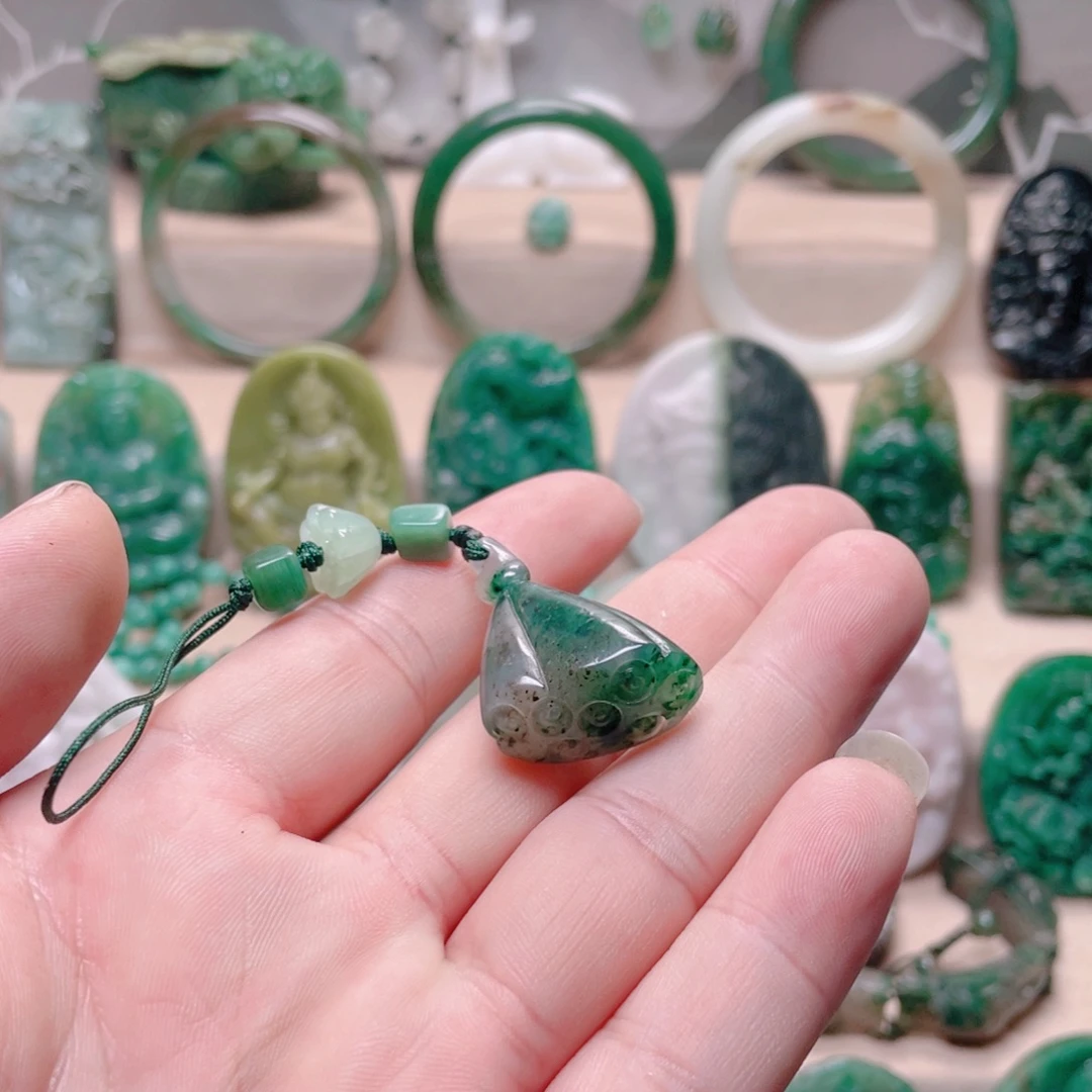 独山玉未镶嵌颈饰