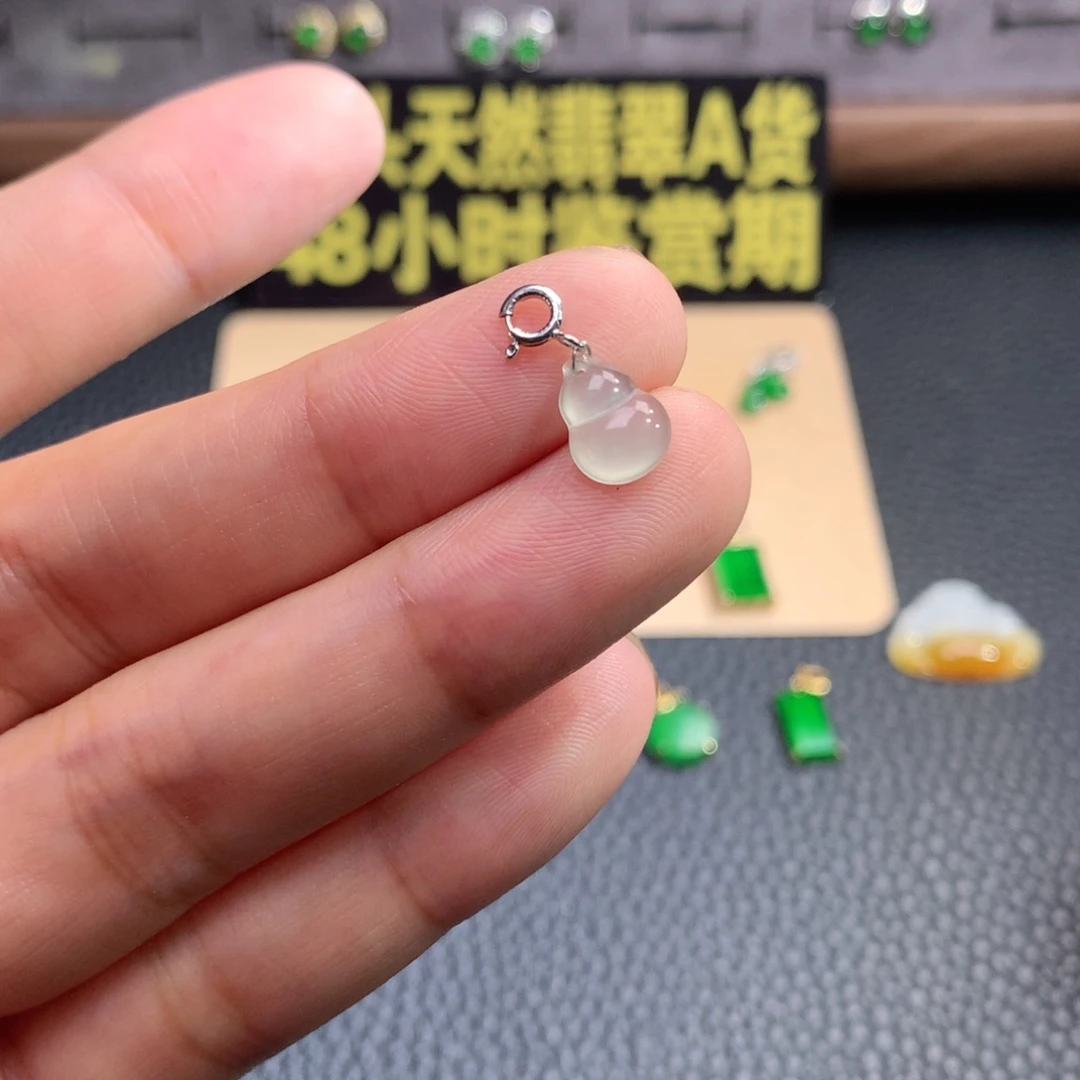翡翠18K金镶嵌颈饰福利