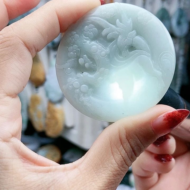 颈饰足铂镶嵌翡翠翡翠