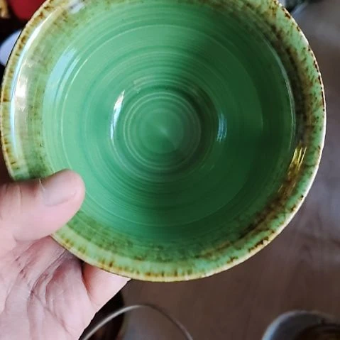 瓷片盘子，碗，瓶子，沙锅，茶壶，微瑕疵！