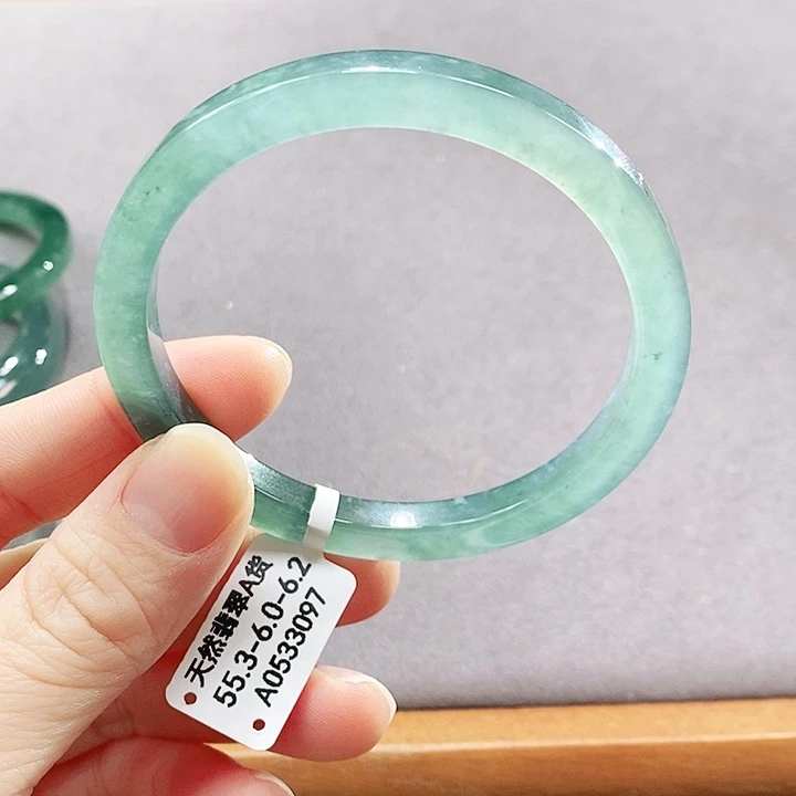 翡翠未镶嵌手镯（圆镯）