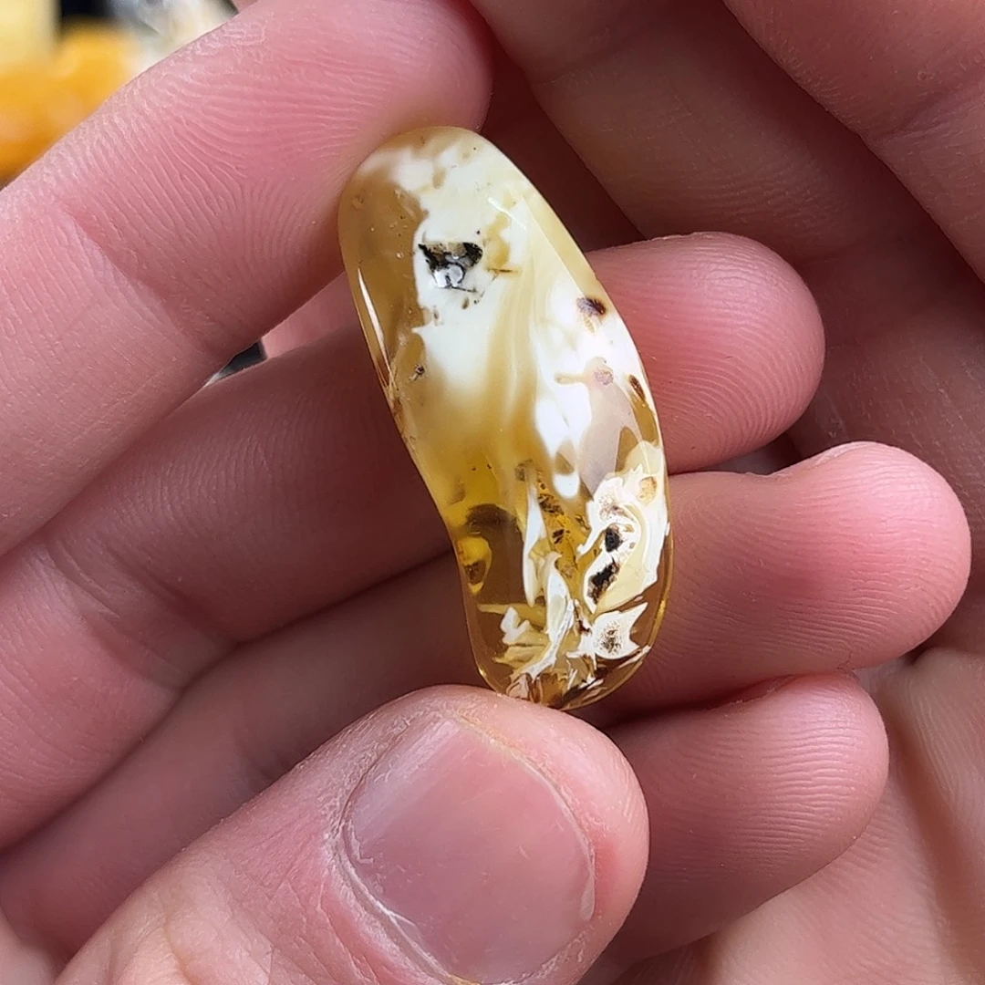 蜜蜡未镶嵌珠宝奇石