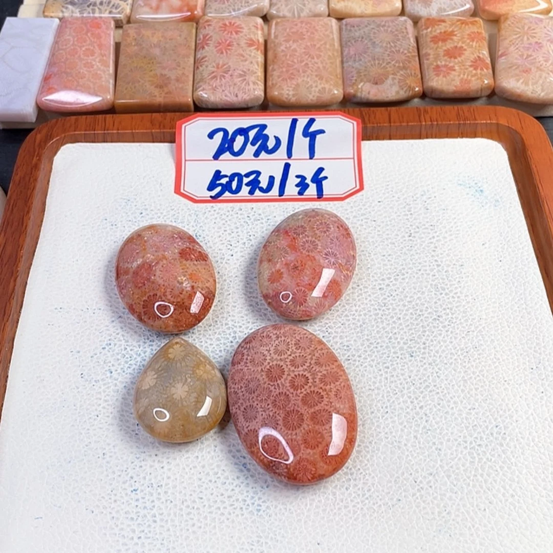 【闪购商品】硅化玉吊坠(赠链)未镶嵌黄****蹊