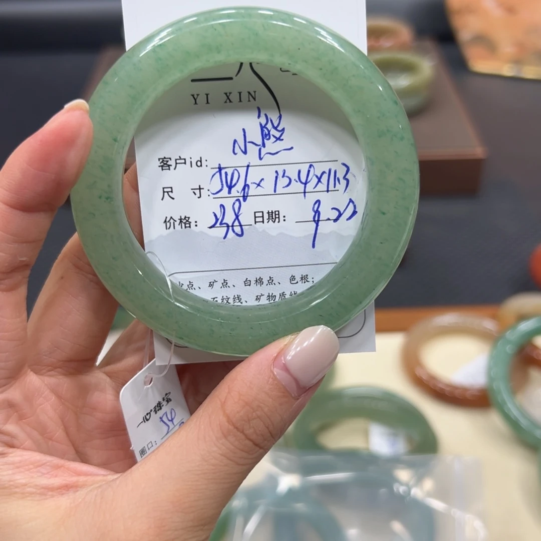 未镶嵌手镯石英质玉