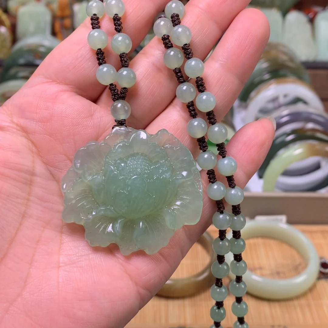 岫玉未镶嵌颈饰吊坠