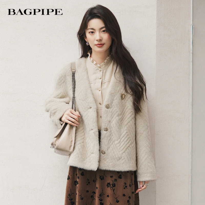 风笛2025冬季新款圆领气质外套羊剪绒时尚百搭名媛风保暖外套女