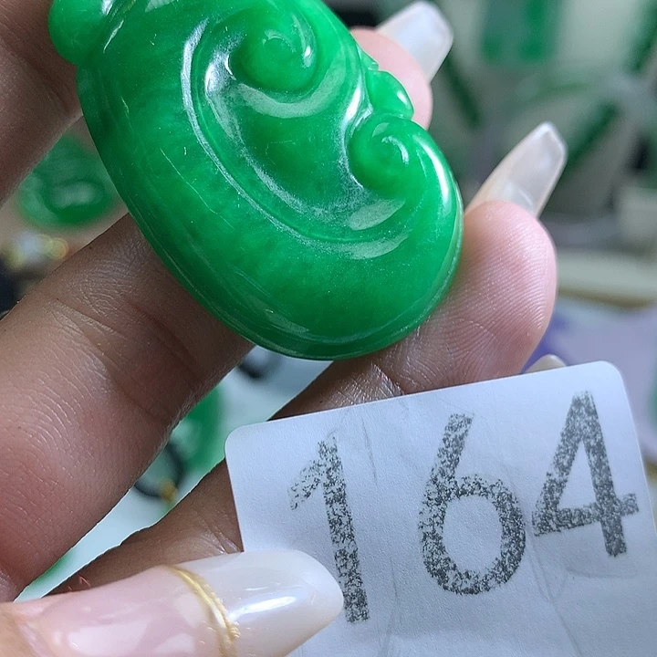 翡翠未镶嵌吊坠(赠链)翡翠