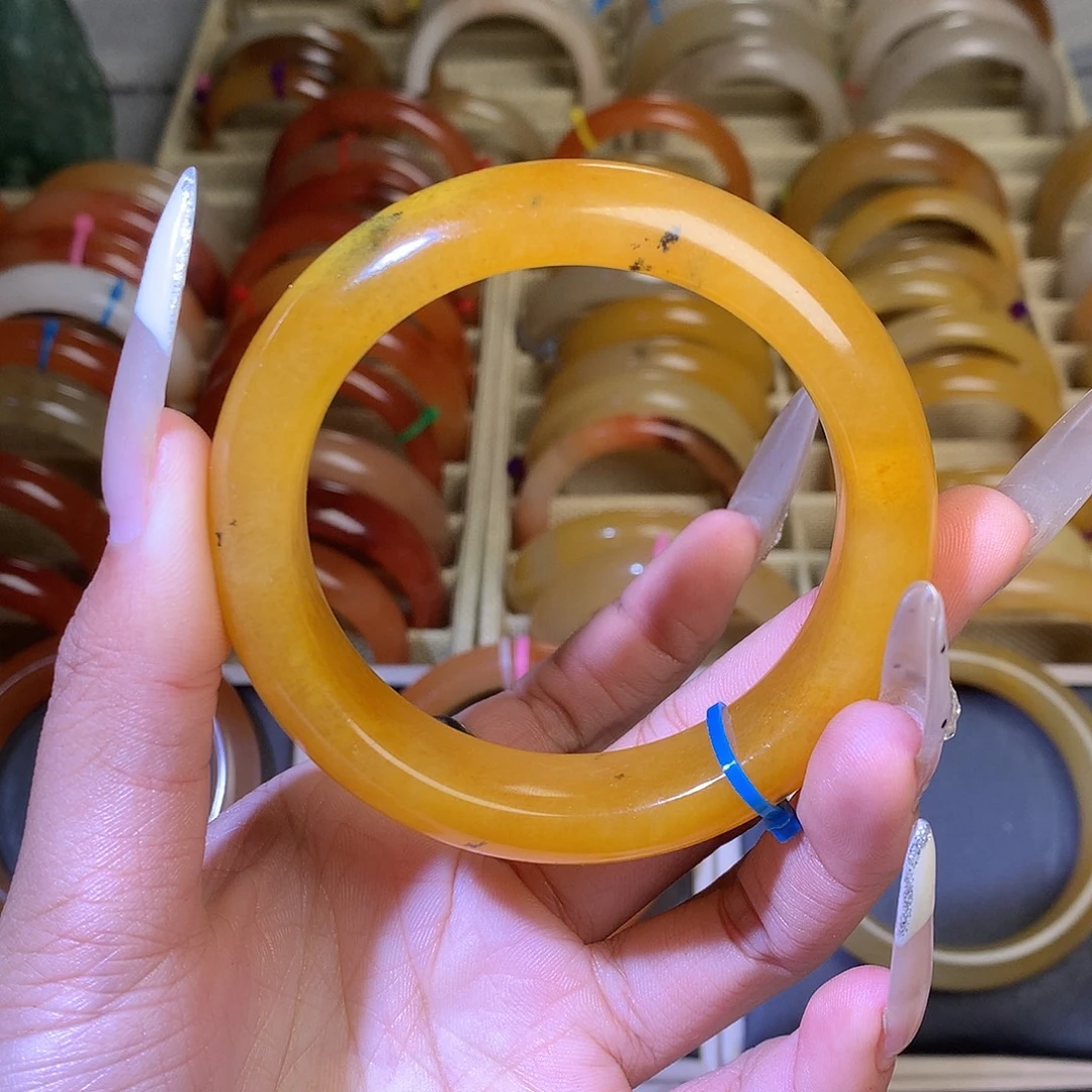 石英质玉未镶嵌手镯