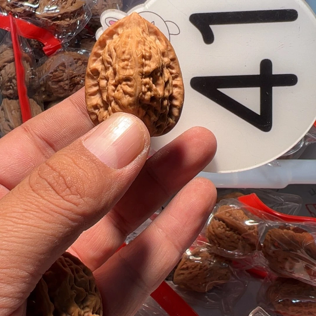 景***夜文玩核桃，白色41号