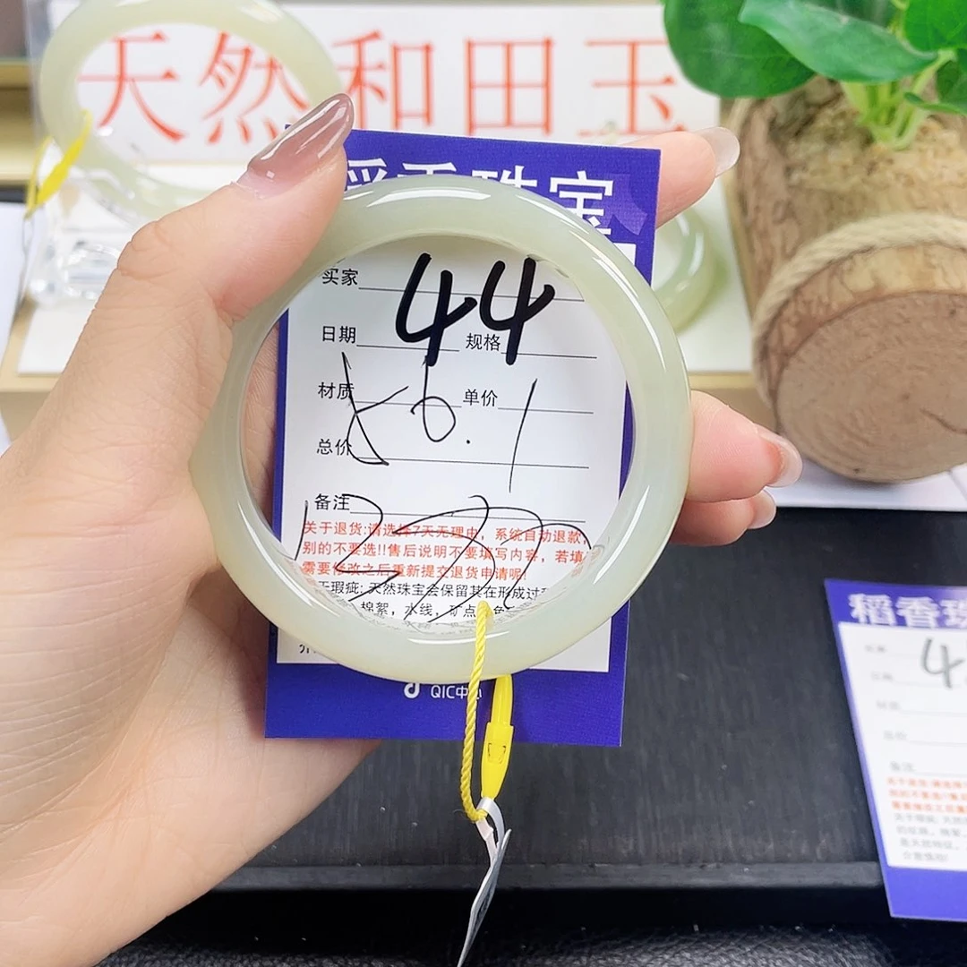 和田玉手镯未镶嵌