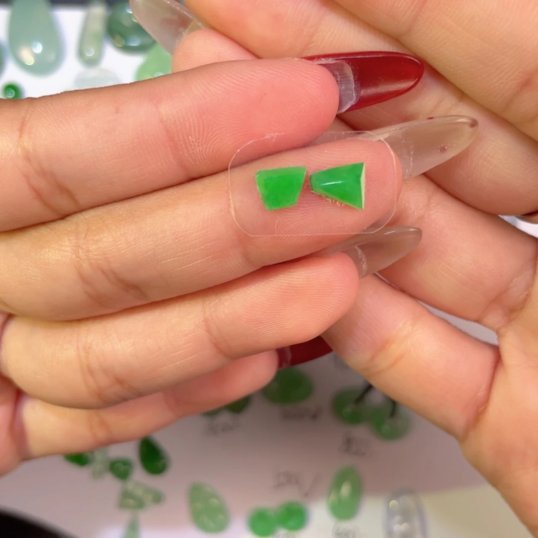 翡翠未镶嵌颈饰裸石