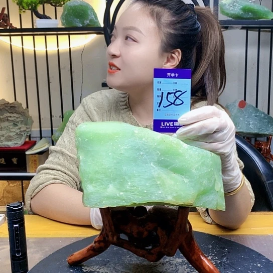【闪购商品】未镶嵌蛇纹石玉原石简**人