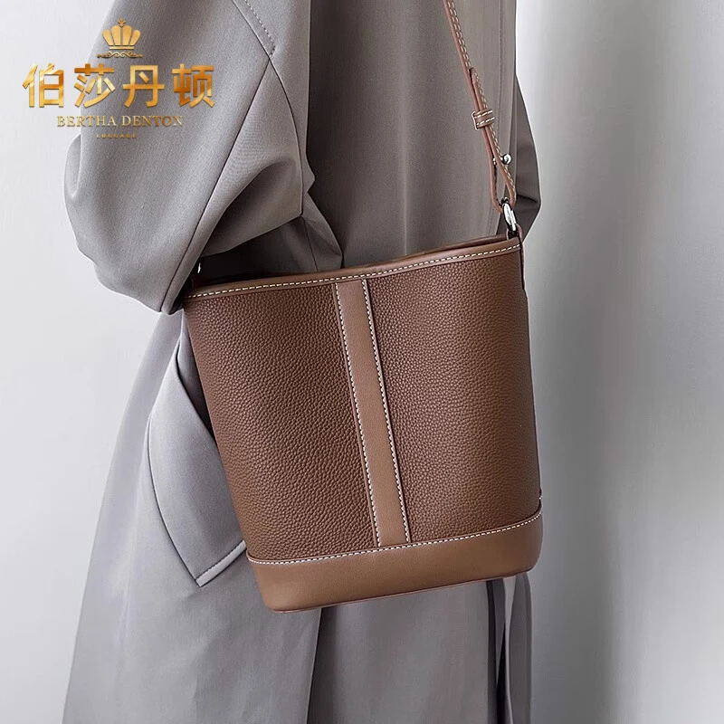 伯莎丹顿轻奢真皮水桶包包女包大容量高级感休闲包女士单肩斜挎包
